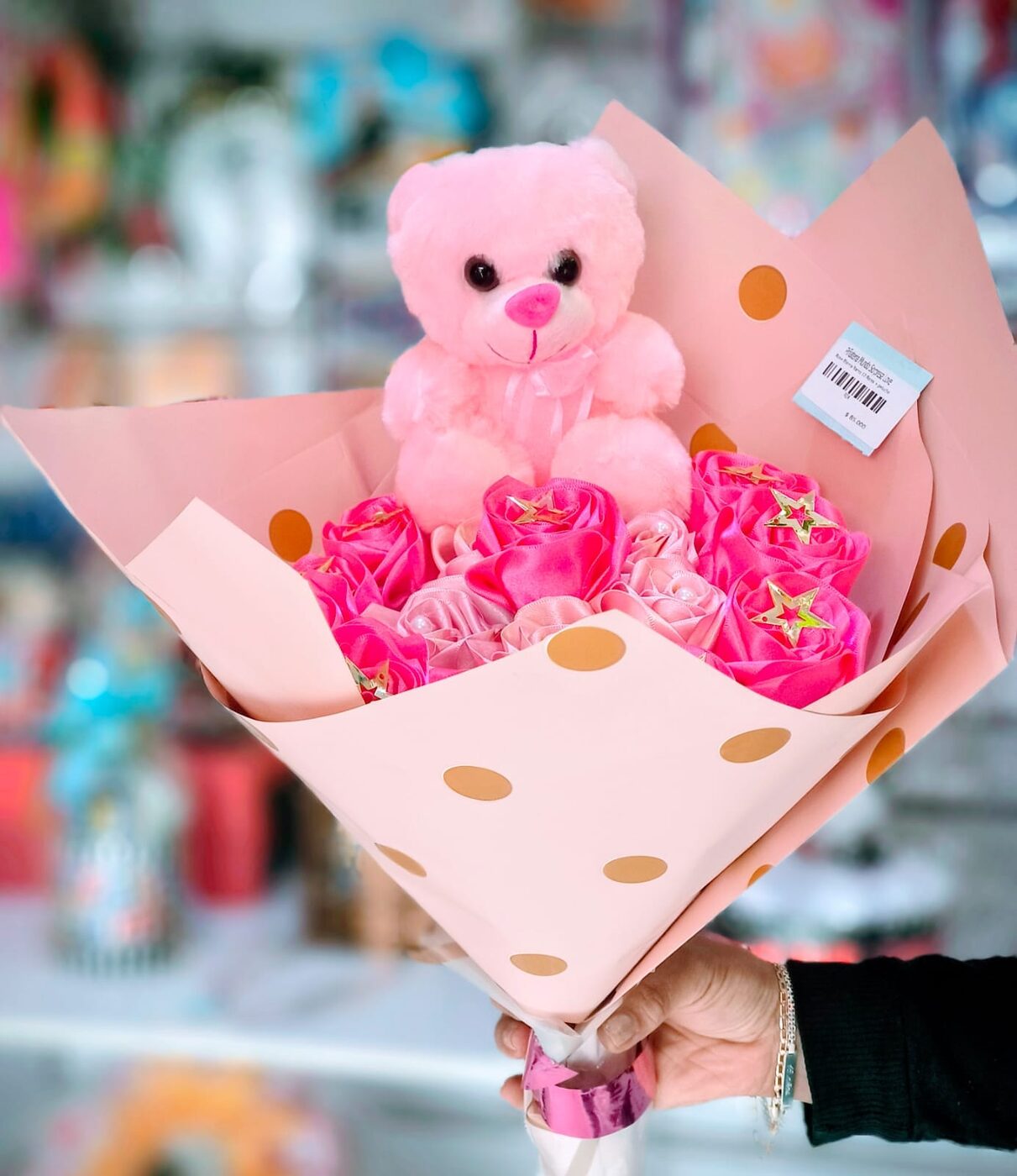 Detalle con oso y rosas