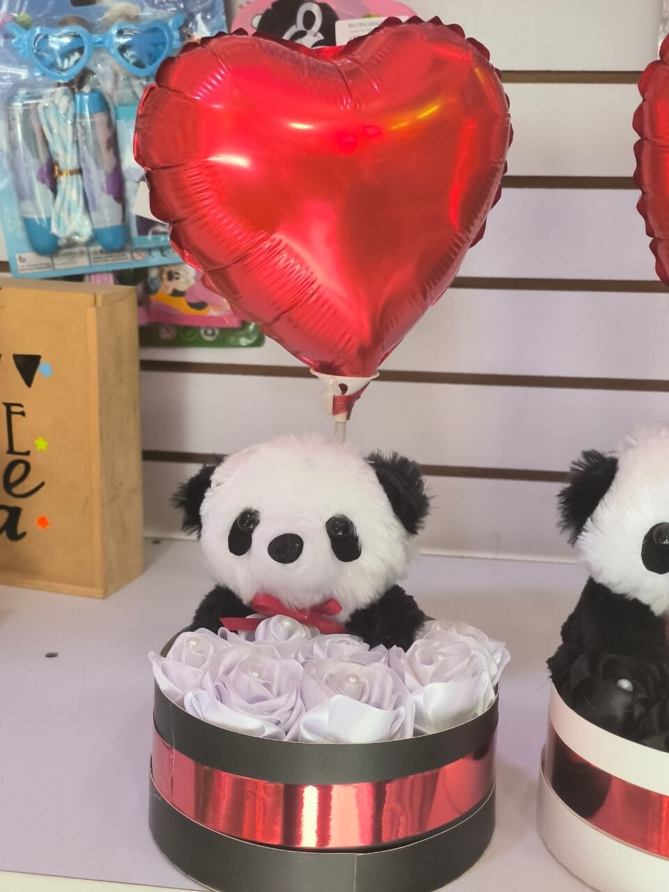 Arreglo de regalo con panda