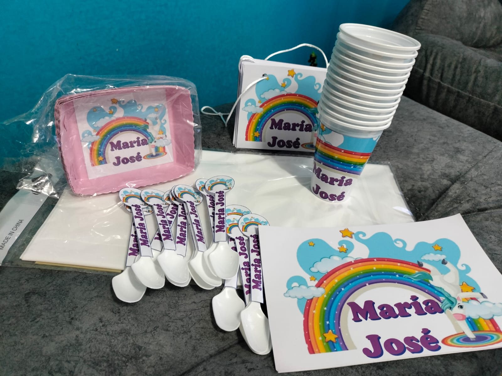 Kit personalizado con temática de arcoíris